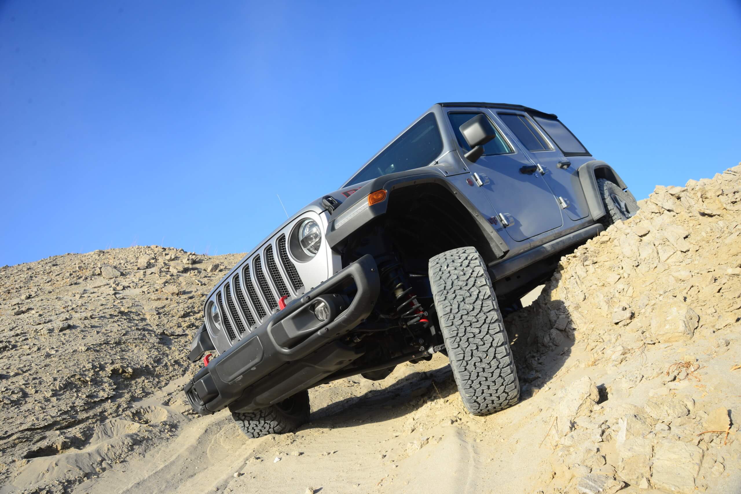 01 2018 Jeep Wrangler JL Unlimited Rubicon Crawling lead image