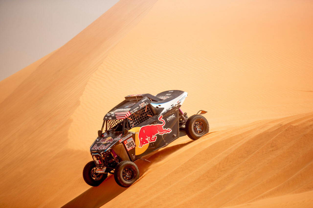 5 Seth Quintero Dakar 2022 crossing a dune