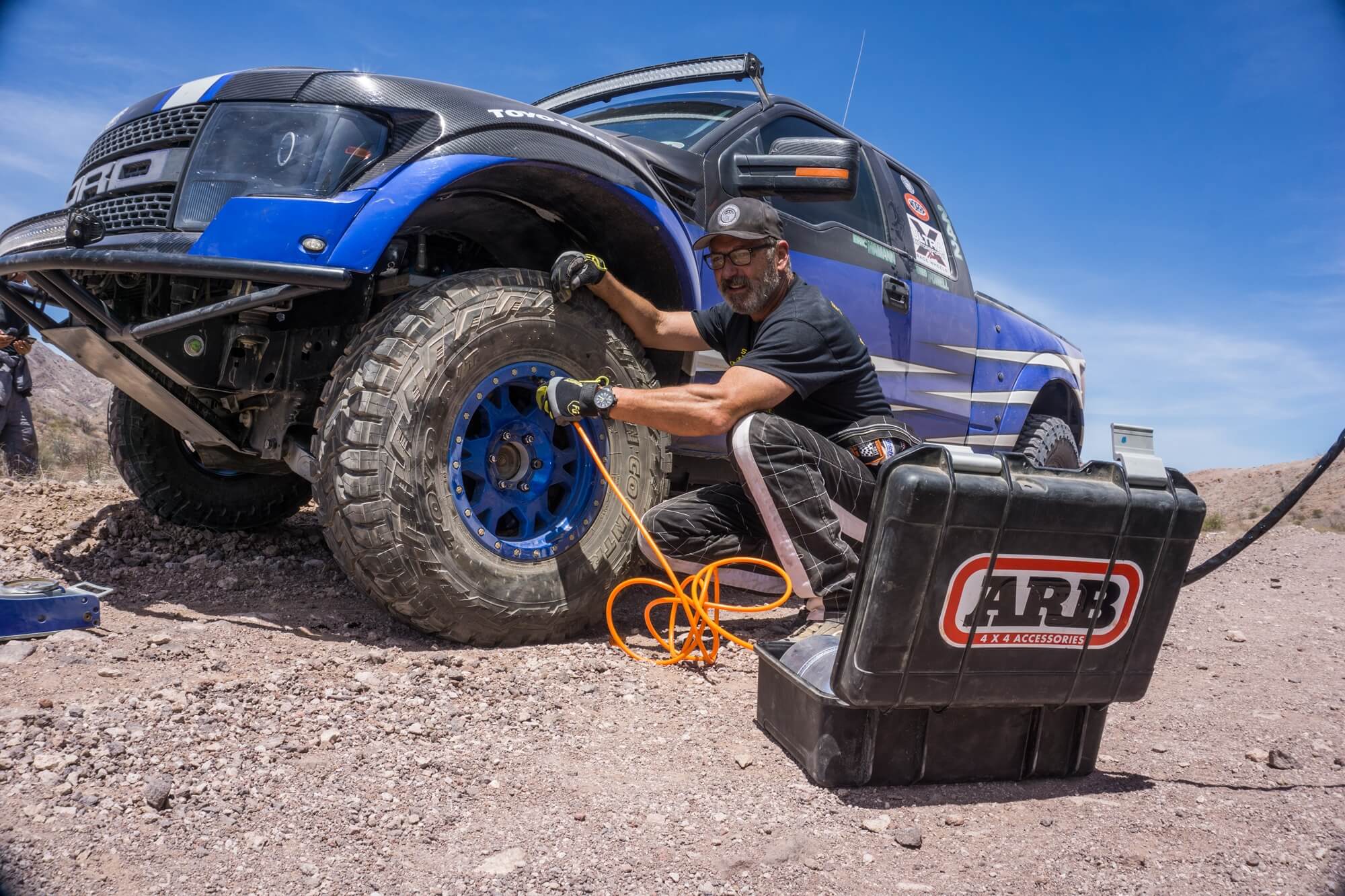 ARB’s portable air compressor mounts to your battery with alligator clips, allowing you to easily move it from vehicle to vehicle. The portable kit with a one-gallon air tank and inflation accessories in a durable and convenient carry case. ARB’s twin air compressors are constructed of lightweight, high-strength engineering grade materials and incorporate quality components for quiet operation and extended durability.