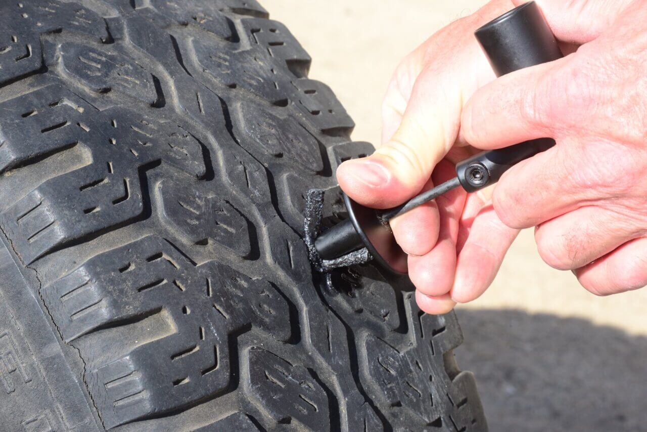 08 Flat Tire Puncture Plug Repair Tool