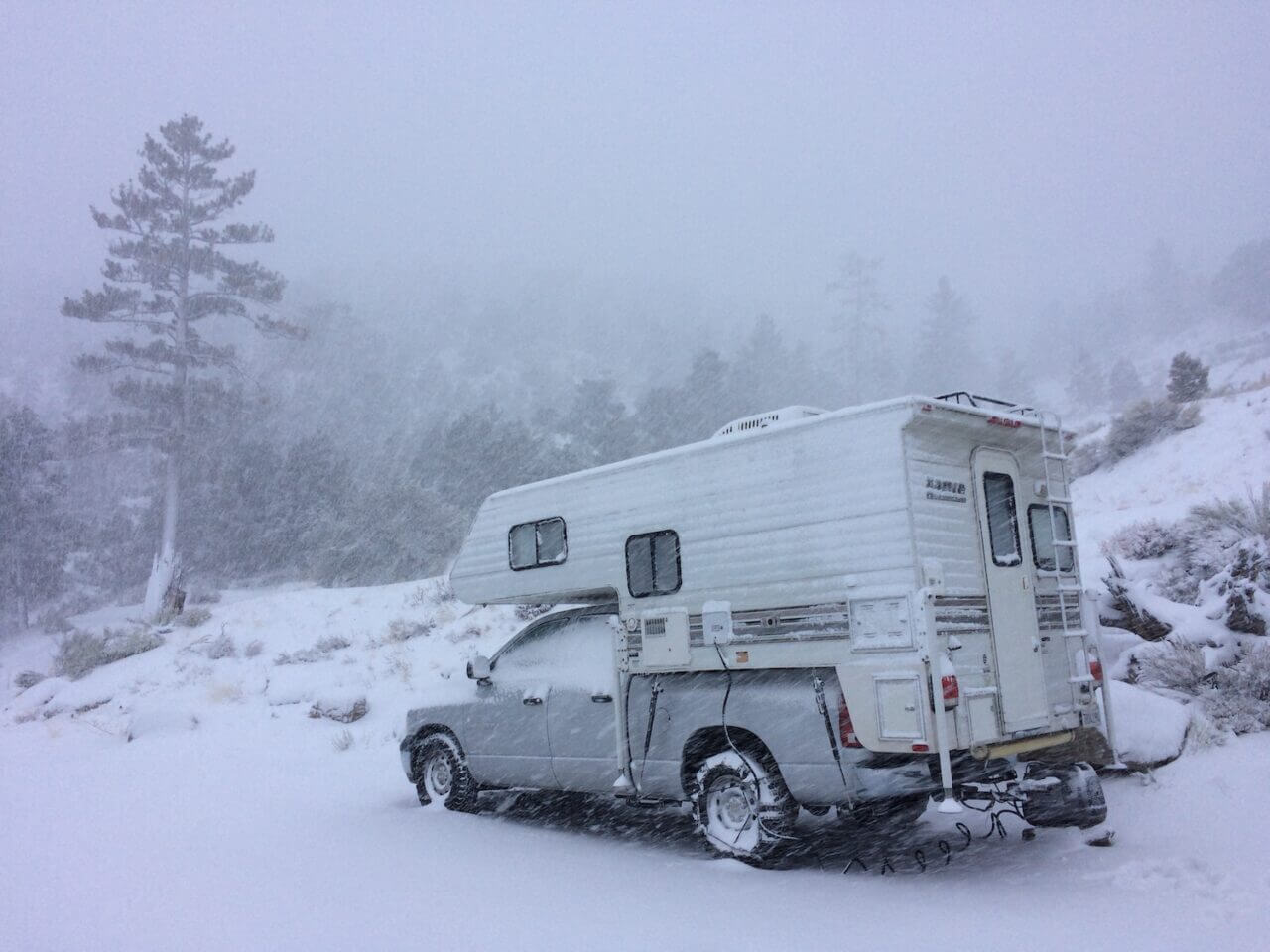 06 Dodge Ram 1500 Lance 815 Slide In Truck Bed Camper Snow Storm